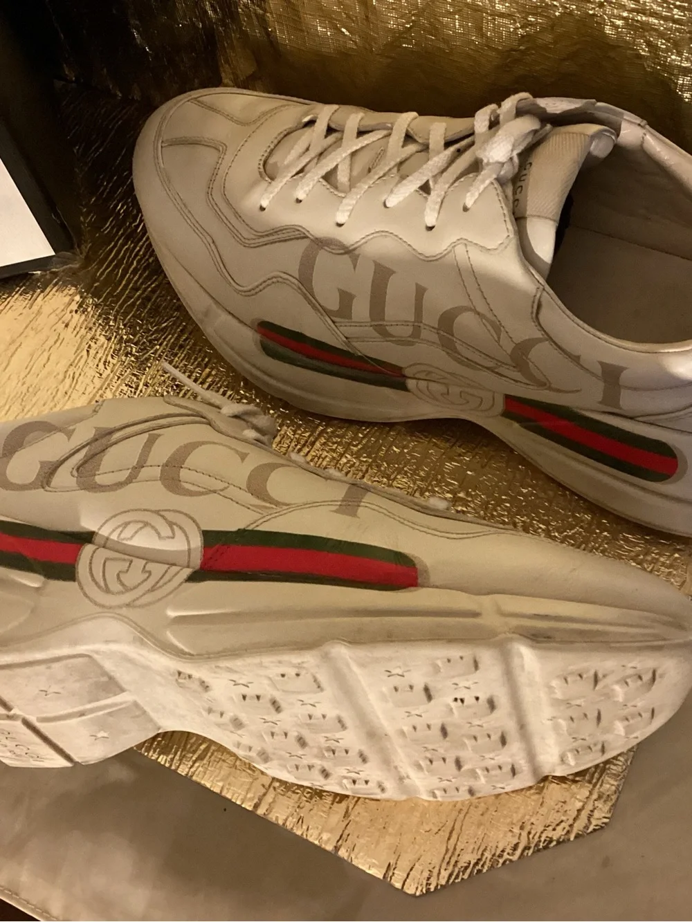 Gucci Cream Leather Low-Top Sneakers with Red & Green Stripe